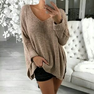REPOSH!💜gorgeous tan blossom boxy sweater💜